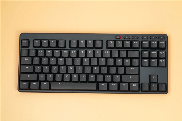 ikbcs200機(jī)械鍵盤圖賞 無線雙模與TTC矮紅軸的便攜辦公之選